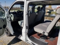 Nowy bus wnętrze po przekątnej
